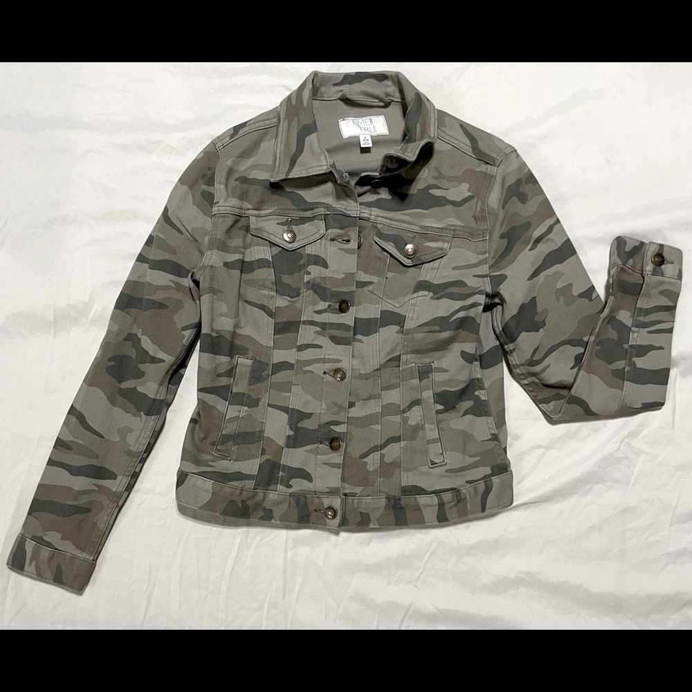 Time and Tru Women’s camo jacket size S